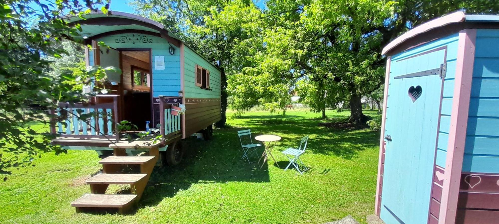 Luxury tent Les Roulottes Pouilly-sur-Vingeanne